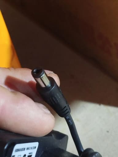 Зарядное устройство HB-090100 для тележек CW 9V/1A (Charger) горизонтальное — фото 2